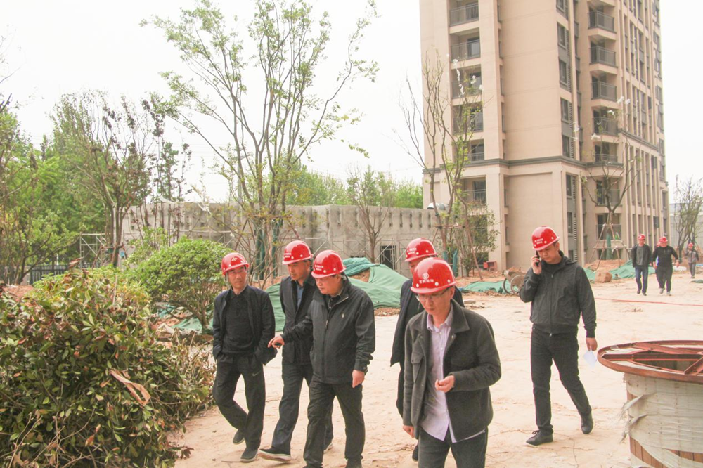 鄭州市國資委黨委書(shū)記、主任李秀山一行到美好天境苑項目調研指導安全生產(chǎn)工作